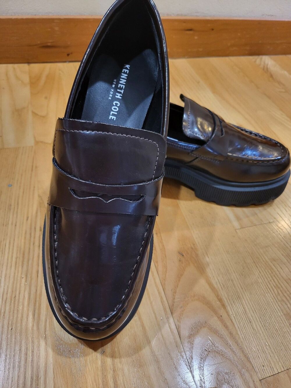 NEW Kenneth Cole Reaction Marge Women’s Loafers Burgundy Patent 8.5 M – No Box